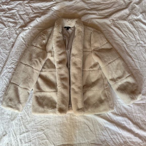 Sold! - New With Tags! Simply Vera Vera Wang crème faux fur coat - Picture 1 of 4